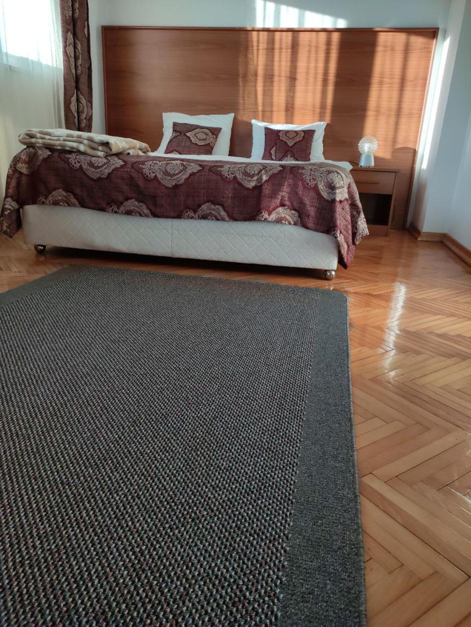 Hotel Ambasador Podgoriçe Dış mekan fotoğraf